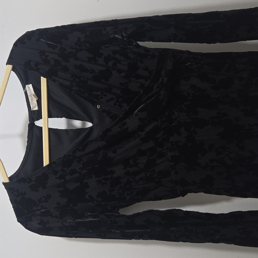 Elegant Black V-Neck Long Sleeve Cocktail Dress